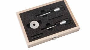 Bowers SMXTA Micro Analogue Bore Gauge Set - Wooden Box with Two Bore Gauges and One Setting Ring